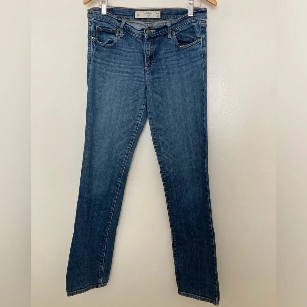 Abercrombie & Fitch Distressed women’s broken in Jeans 8R waist 29 / length 33